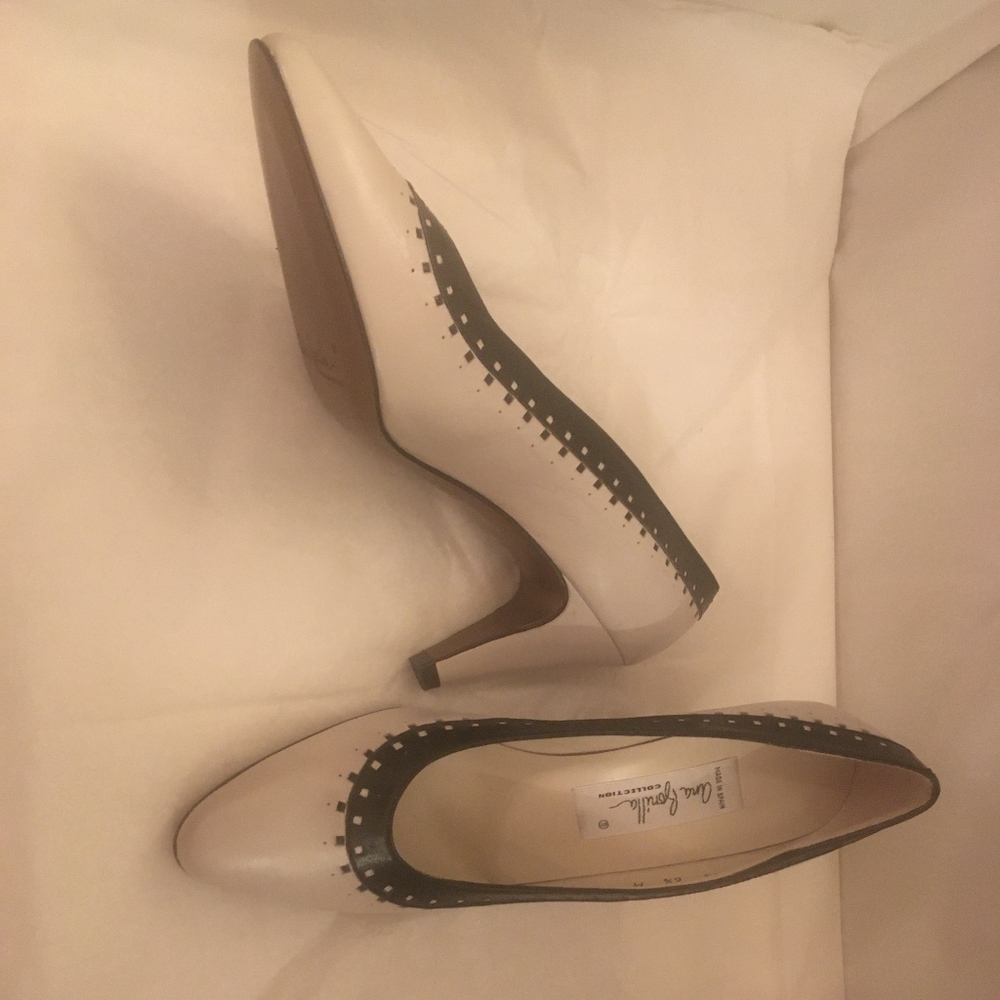 Shoes - Picture 2 of 3
